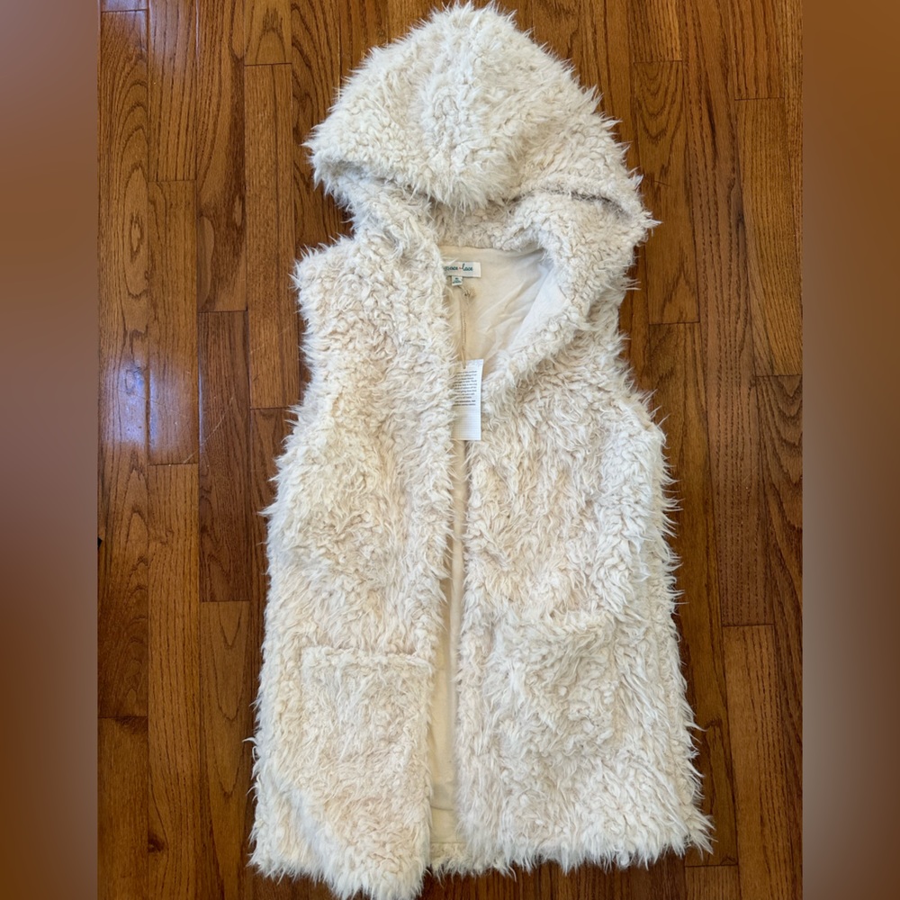NWT grace and lace faux fur vest